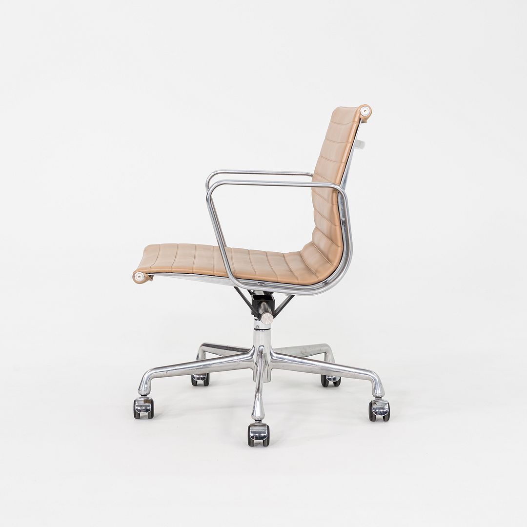 SOLD 2008 Herman Miller Eames Aluminum Group Management Desk Chair in Tan 4x Avail