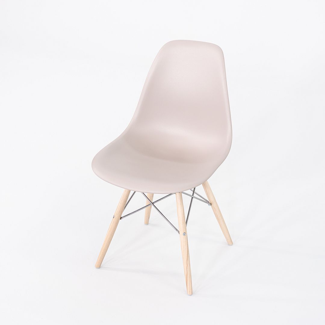 2020 Pair of Herman Miller Eames Plastic DSW Dining Shell Chairs w/ Eiffel Base