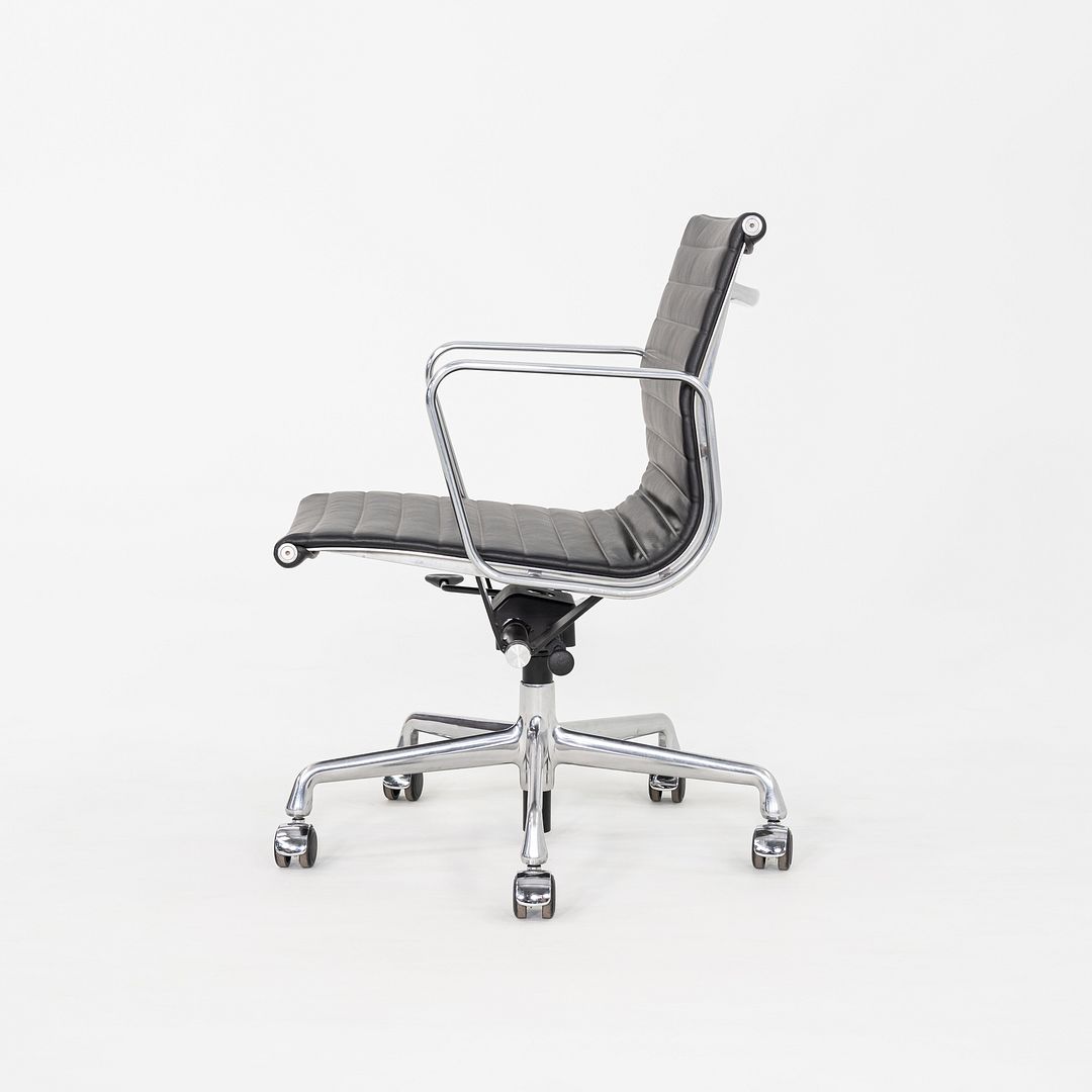C. 2020 Herman Miller Eames Aluminum Group Management Desk Chair in Black