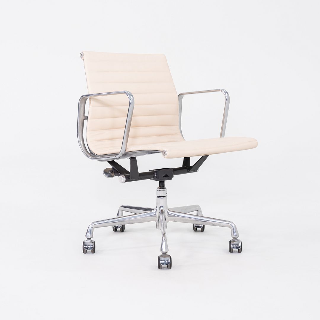 2010s Herman Miller Eames Aluminum Group Management Desk Chair in Ivory Leather