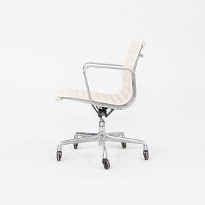 2010s Herman Miller Eames Aluminum Group Management Desk Chair in Cream Leather