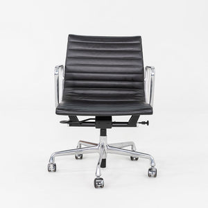 2016 Herman Miller Eames Aluminum Group Management Desk Chair in Black 7x Avail