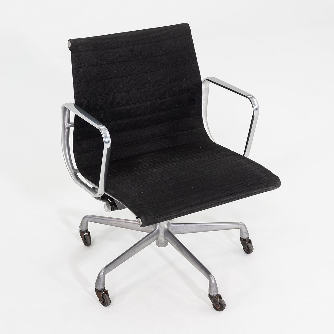 1992 Herman Miller Eames Aluminum Group Management Desk Chair in Black Fabric