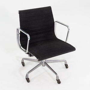 1992 Herman Miller Eames Aluminum Group Management Desk Chair in Black Fabric