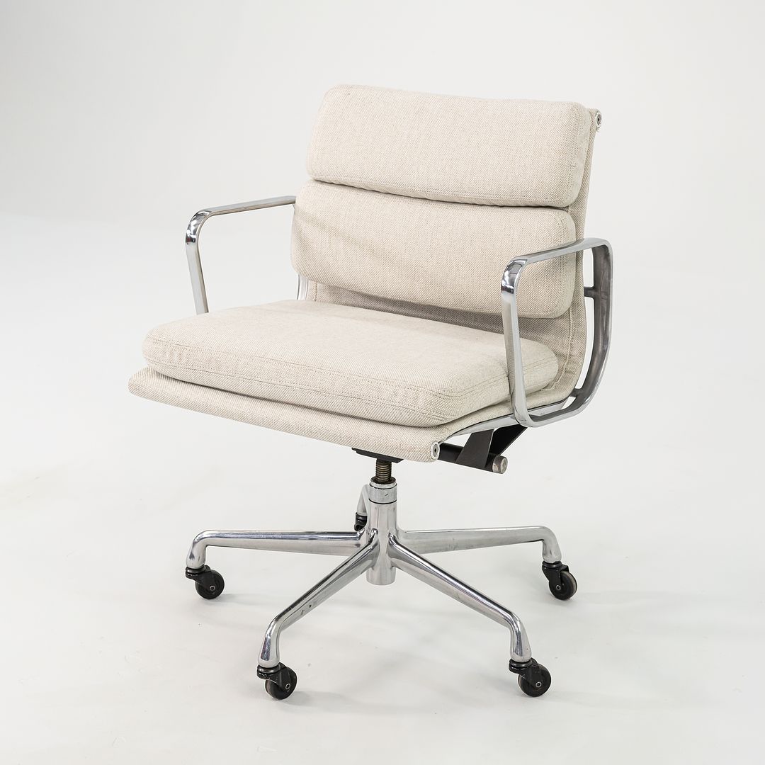 SOLD 2010s Eames Aluminum Group Soft Pad Management Desk Chair, EA435 by Ray and Charles Eames for Herman Miller in Off-White Fabric