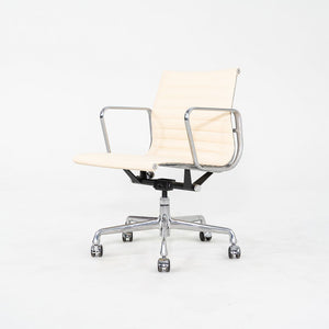 2010s Herman Miller Eames Aluminum Group Management Desk Chair in Cream Leather