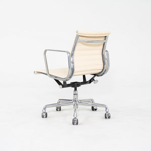 2010s Herman Miller Eames Aluminum Group Management Desk Chair in Cream Leather