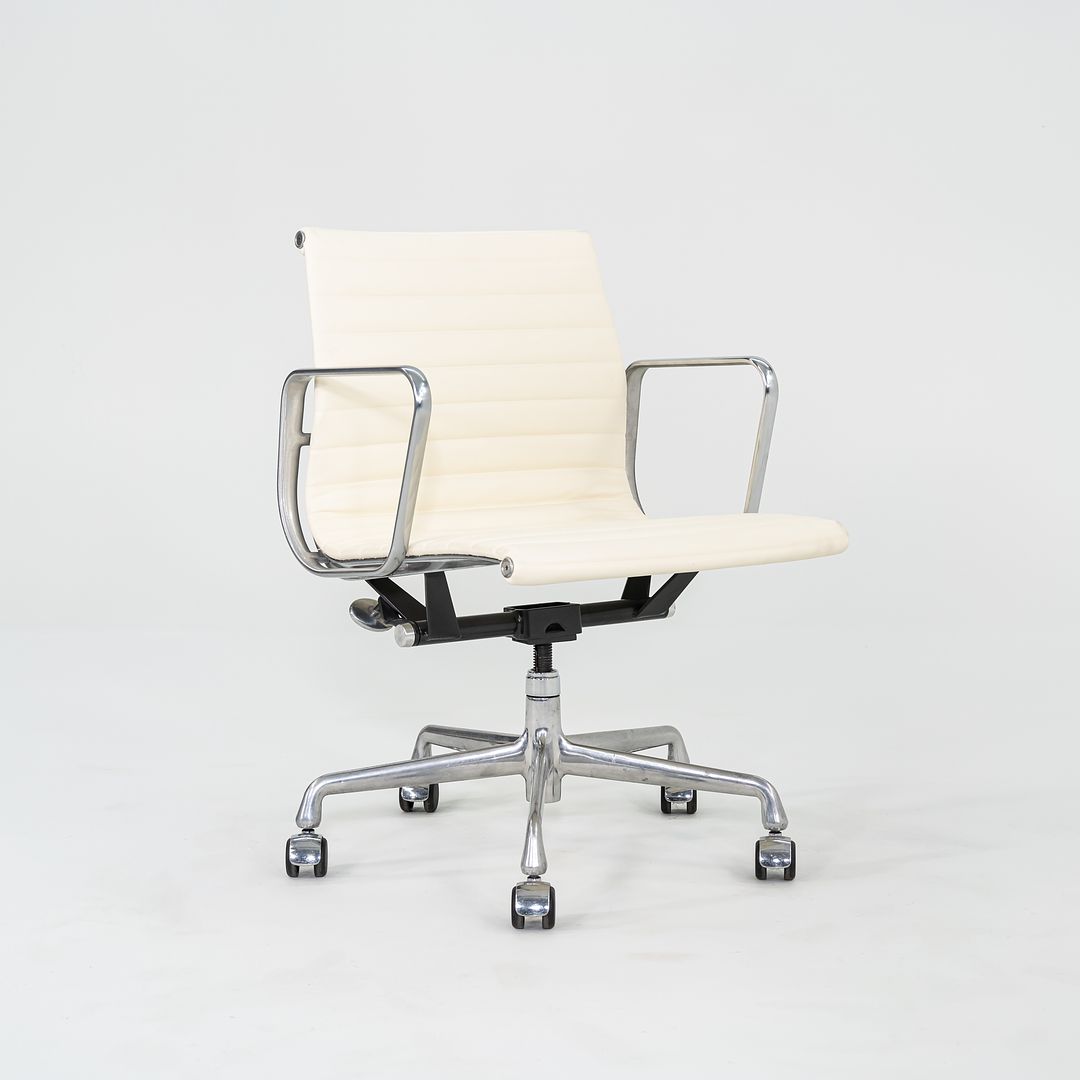 2010s Herman Miller Eames Aluminum Management Desk Chair in Cream Leather