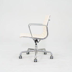 2010s Herman Miller Eames Aluminum Management Desk Chair in Cream Leather