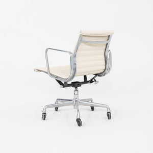 2010s Herman Miller Eames Aluminum Group Management Desk Chair in Cream Leather