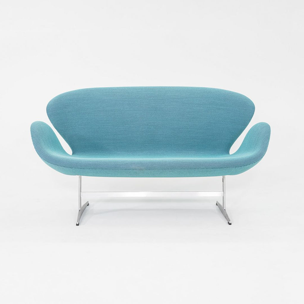 2018 Arne Jacobsen  for Fritz Hansen Swan Sofa in Steelcut Trio Turquoise Fabric