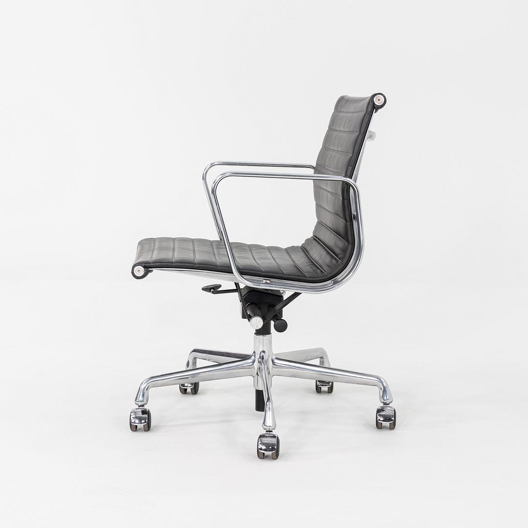 2012 Herman Miller Eames Aluminum Group Management Desk Chair in Black 10x Avail