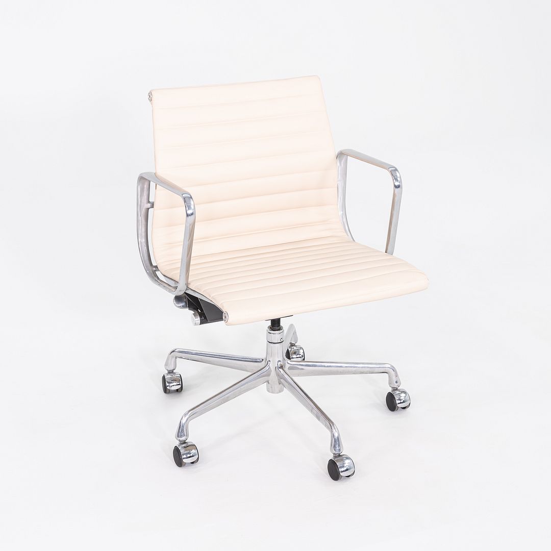 2010s Herman Miller Eames Aluminum Group Management Desk Chair in Ivory Leather