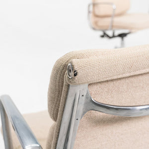 1990 Herman Miller Eames Aluminum Soft Pad Management Desk Chair in Tan Hopsack Fabric 6x Available