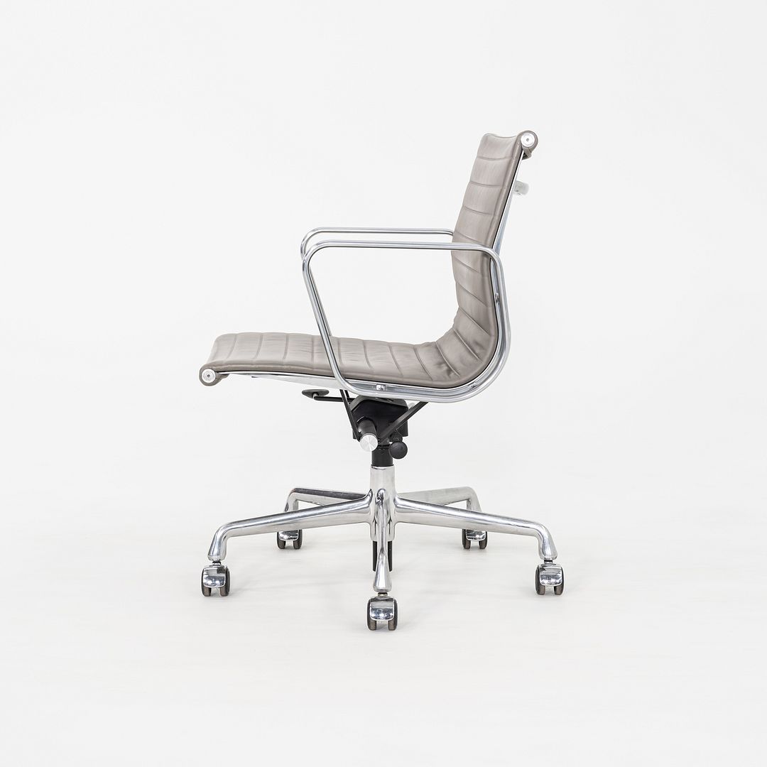 2015 Herman Miller Eames Aluminum Group Management Desk Chair in Grey Leather