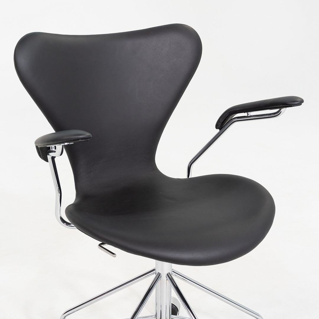2023 Arne Jacobsen for Fritz Hansen Series 7 Desk Chair with Arms Black Leather