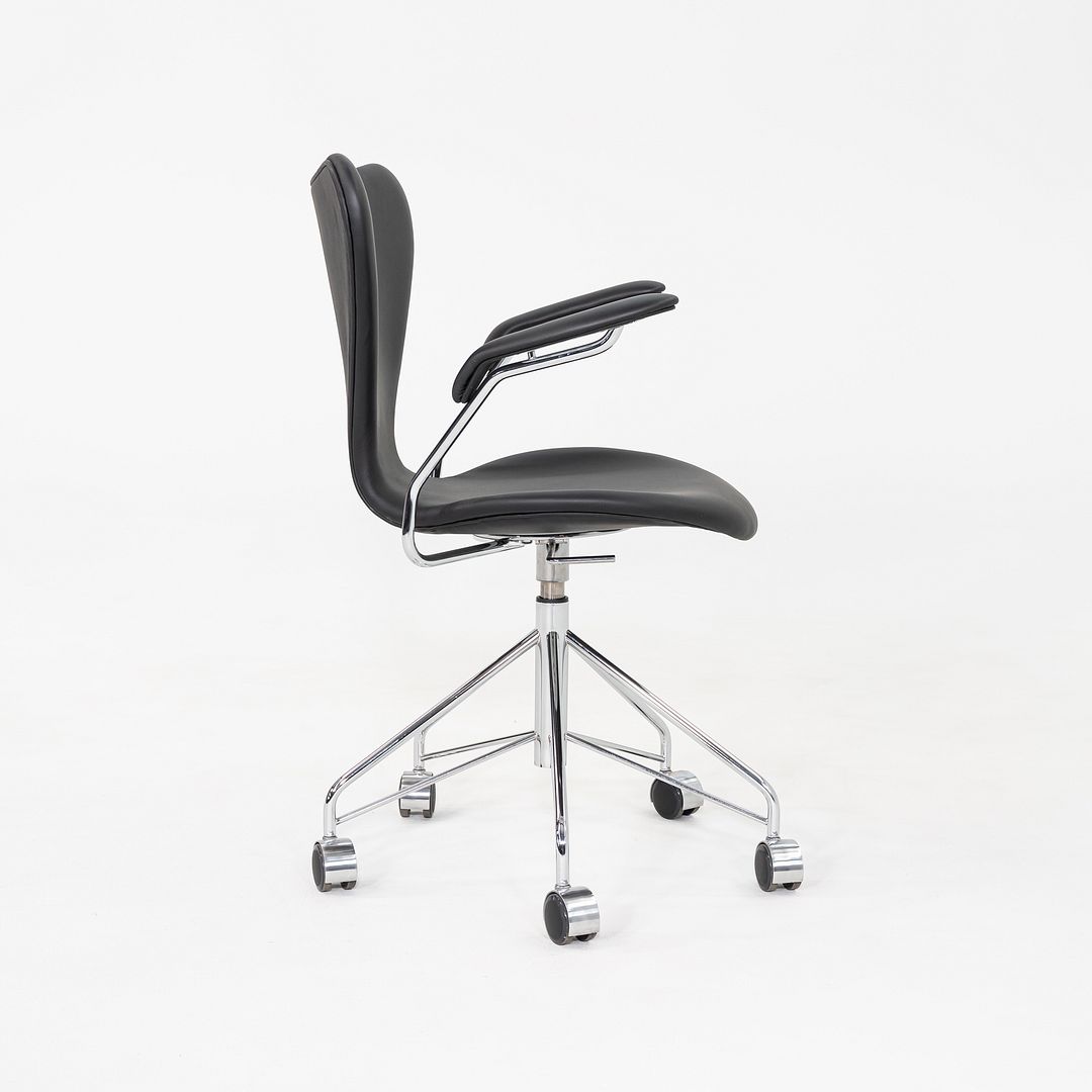 2023 Arne Jacobsen for Fritz Hansen Series 7 Desk Chair with Arms Black Leather