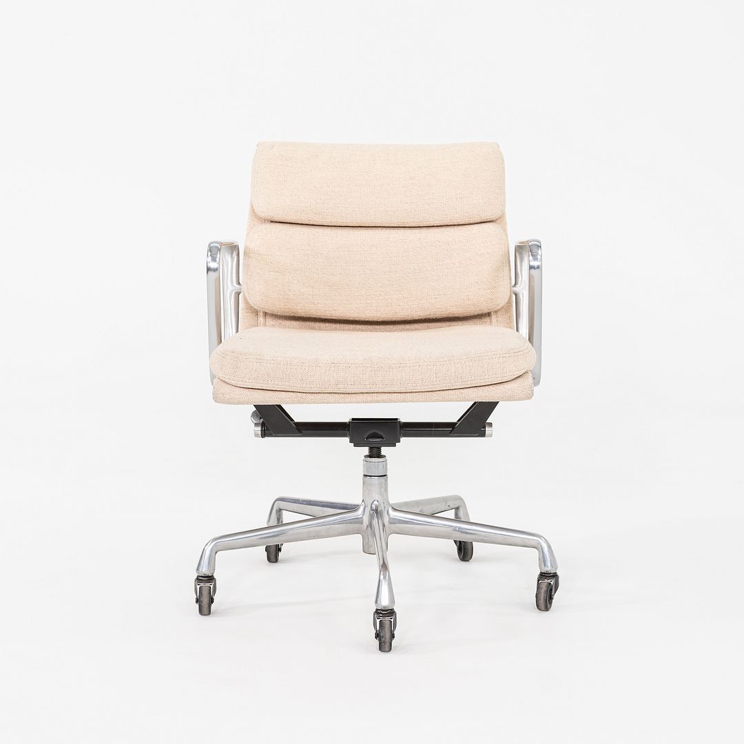 1990 Herman Miller Eames Aluminum Soft Pad Management Desk Chair in Tan Hopsack Fabric 6x Available