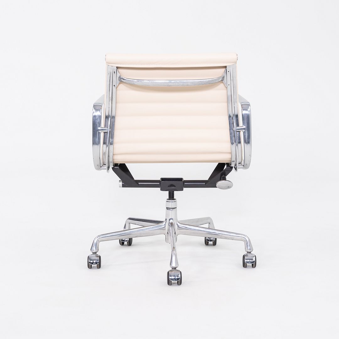 2010s Herman Miller Eames Aluminum Group Management Desk Chair in Ivory Leather