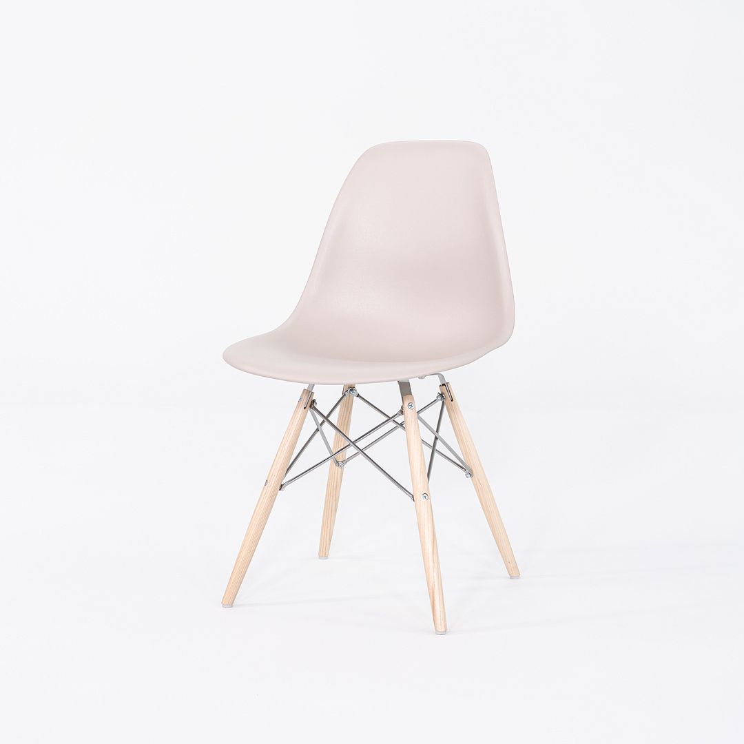 2020 Pair of Herman Miller Eames Plastic DSW Dining Shell Chairs w/ Eiffel Base