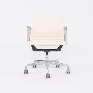 2010s Herman Miller Eames Aluminum Group Management Desk Chair in Ivory Leather