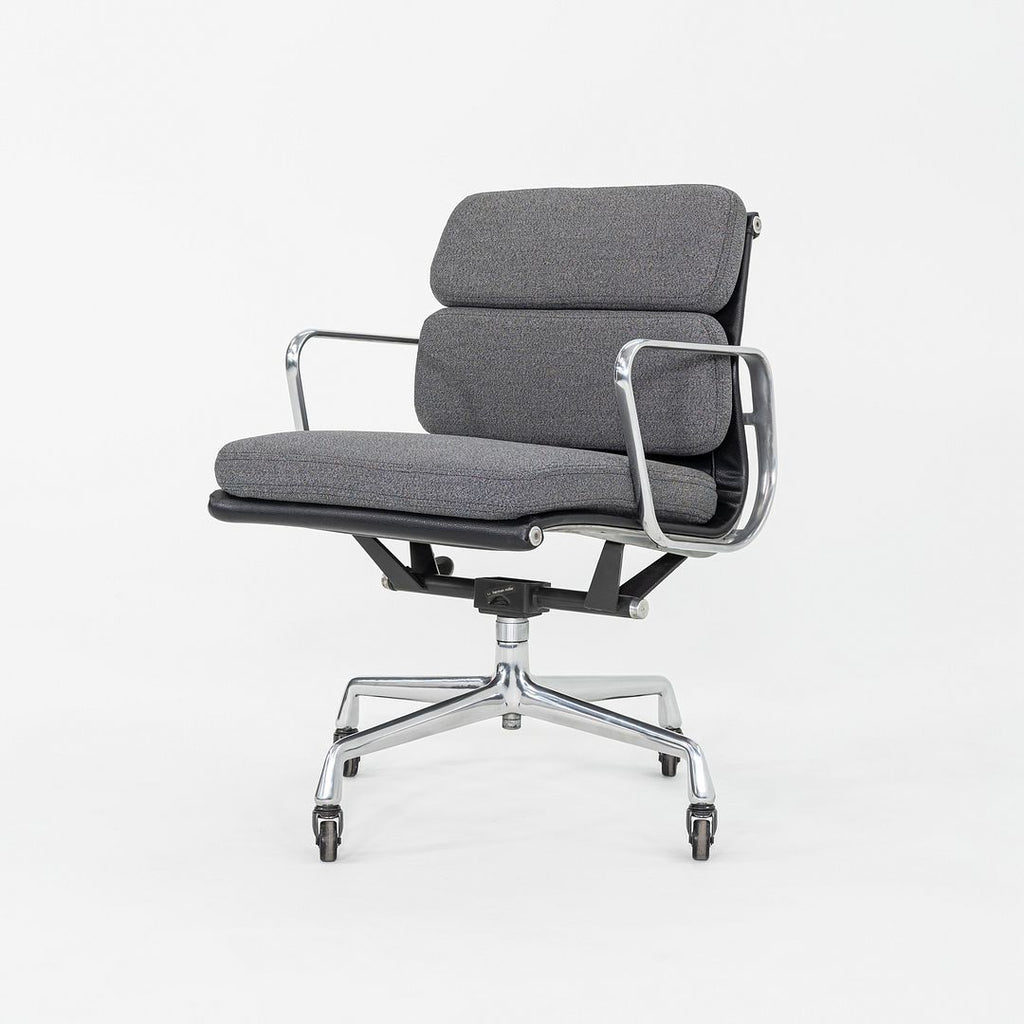 1977 Herman Miller Eames Soft Pad Aluminum Group Management Desk Chair in Grey
