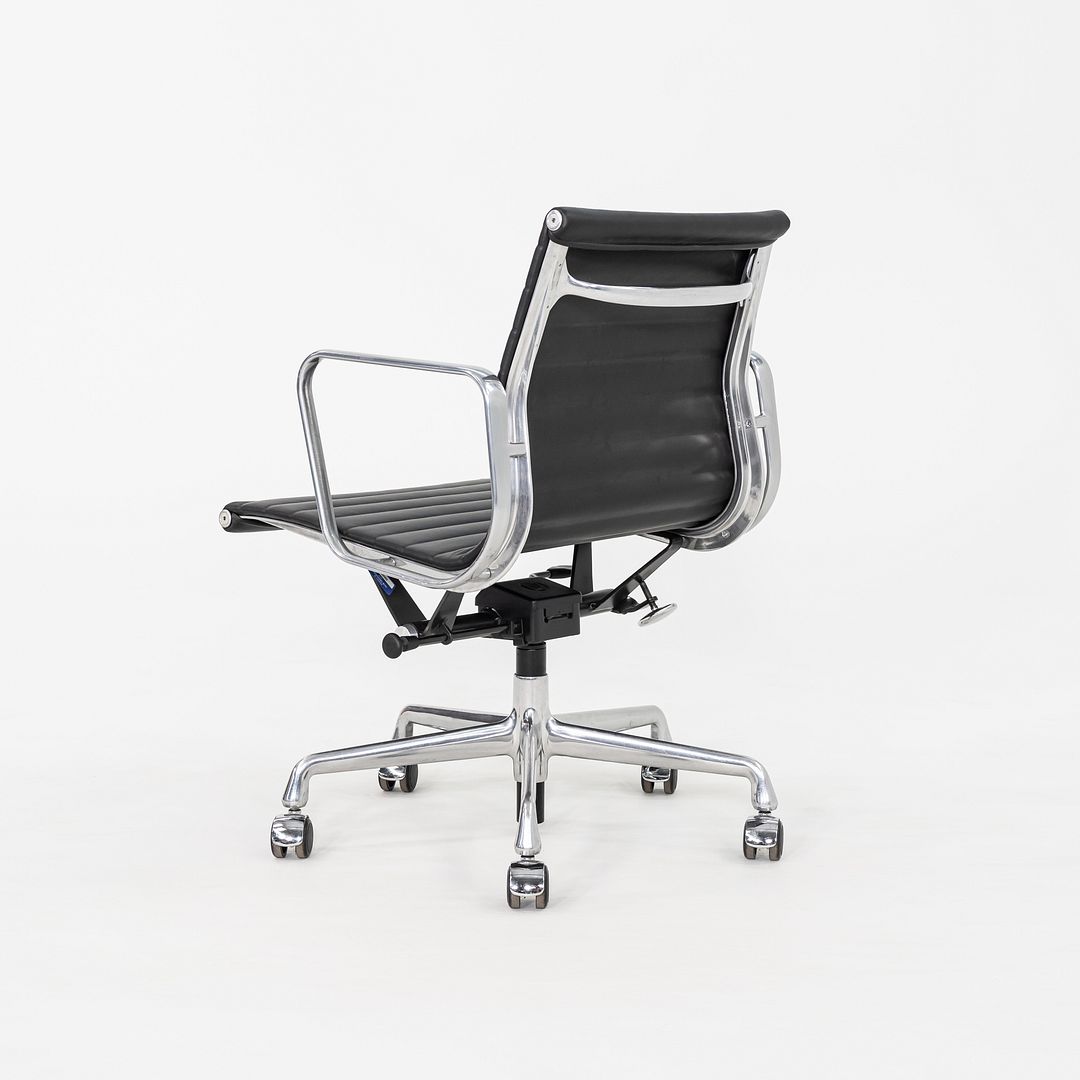 C. 2020 Herman Miller Eames Aluminum Group Management Desk Chair in Black