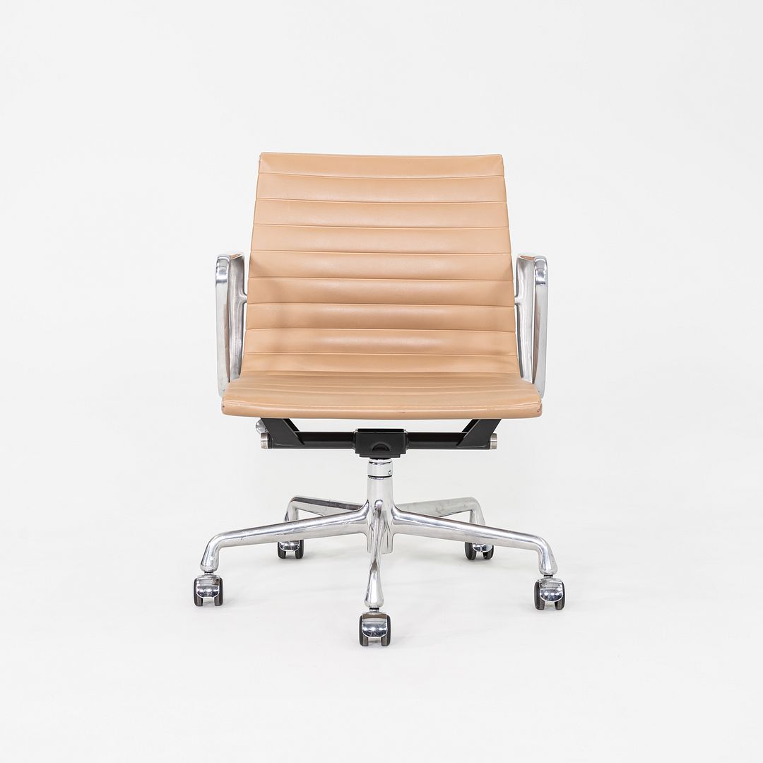 SOLD 2008 Herman Miller Eames Aluminum Group Management Desk Chair in Tan 4x Avail