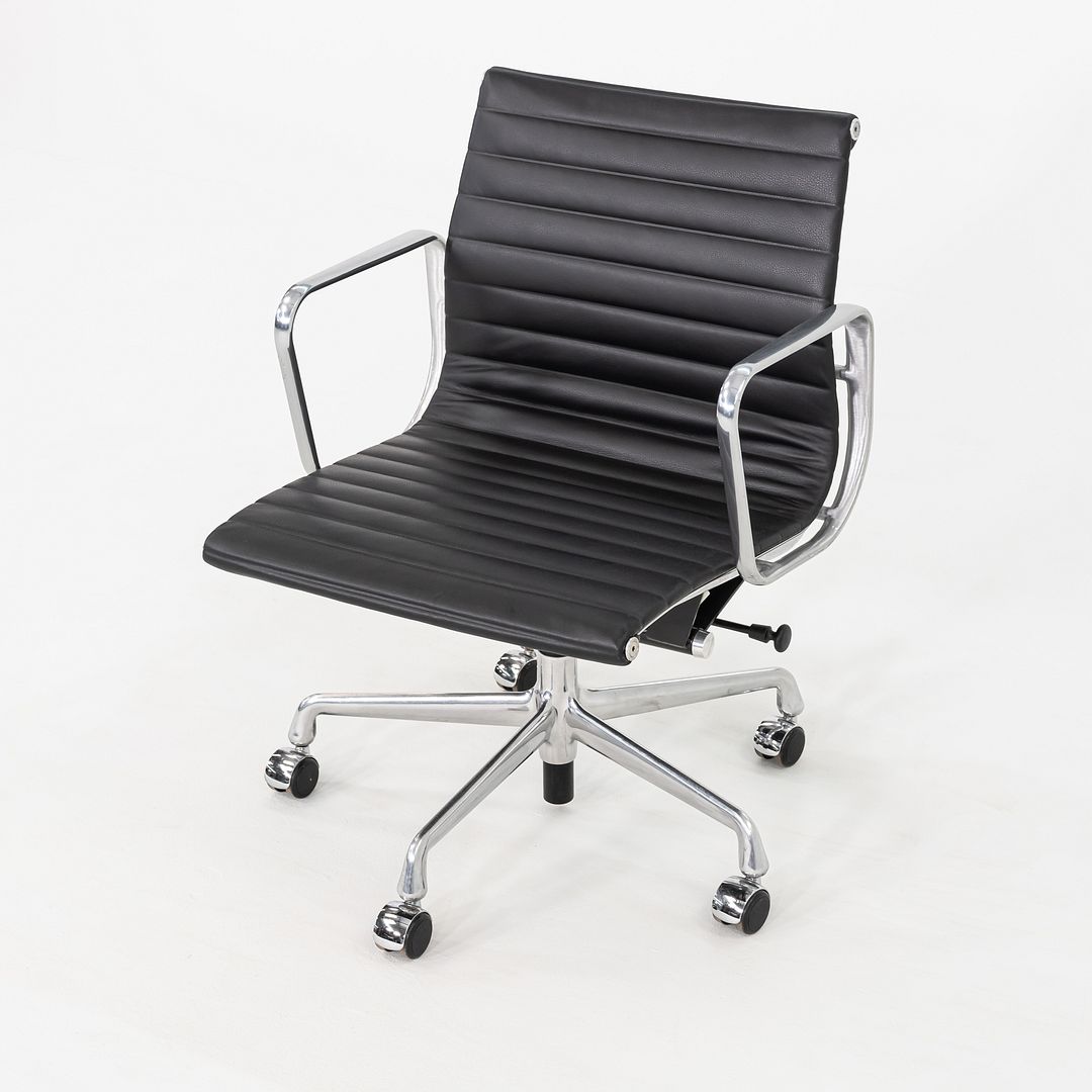 C. 2020 Herman Miller Eames Aluminum Group Management Desk Chair in Black