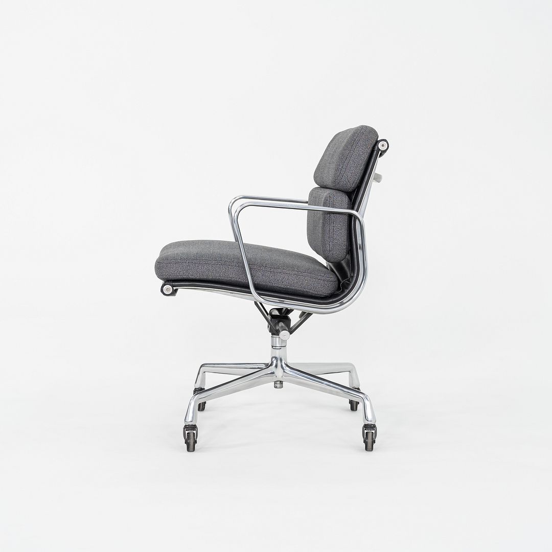 1977 Herman Miller Eames Soft Pad Aluminum Group Management Desk Chair in Grey