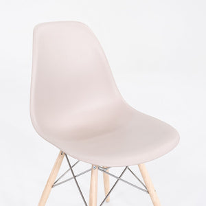 2020 Pair of Herman Miller Eames Plastic DSW Dining Shell Chairs w/ Eiffel Base