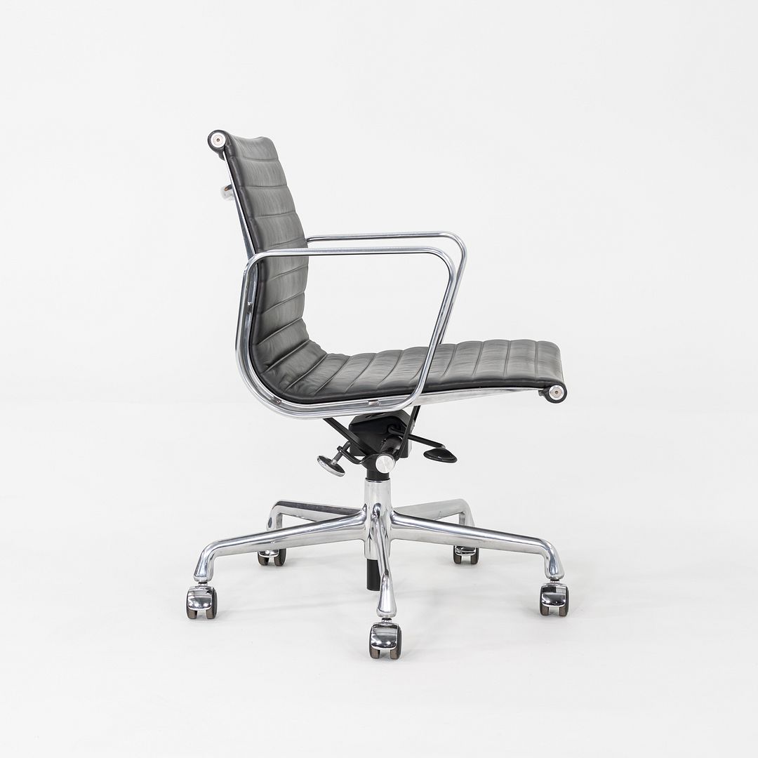 2012 Herman Miller Eames Aluminum Group Management Desk Chair in Black 10x Avail