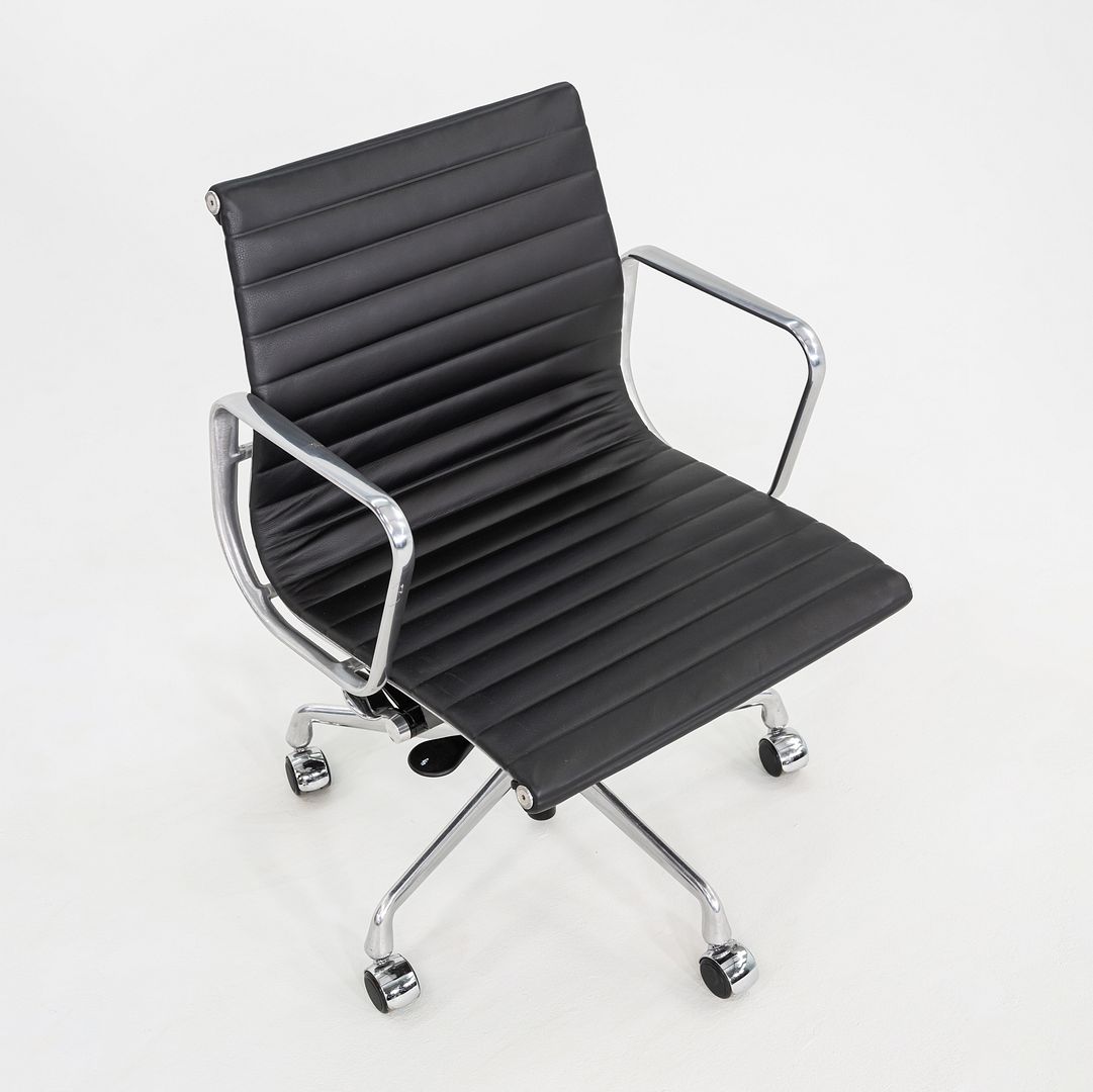 C. 2020 Herman Miller Eames Aluminum Group Management Desk Chair in Black