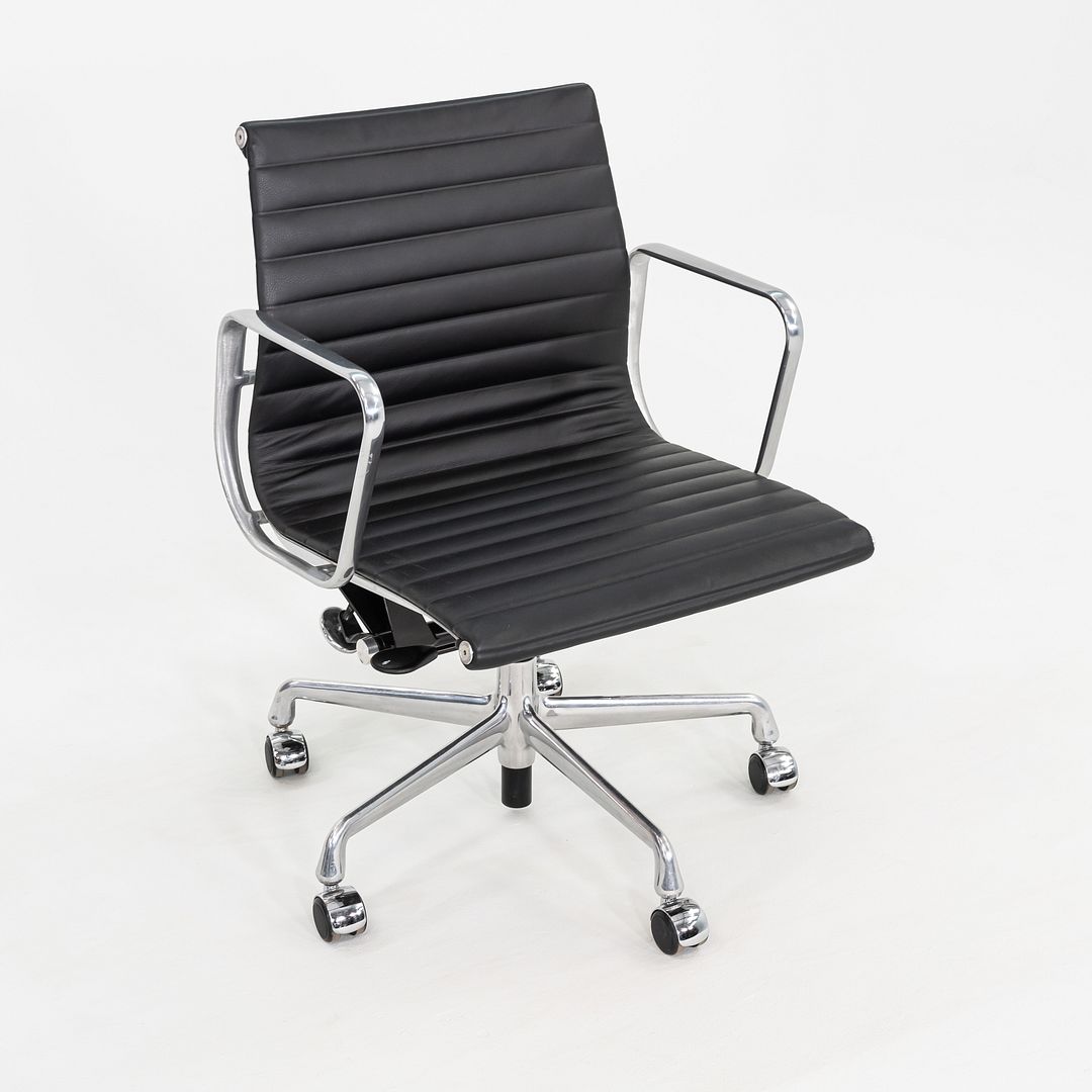 C. 2020 Herman Miller Eames Aluminum Group Management Desk Chair in Black