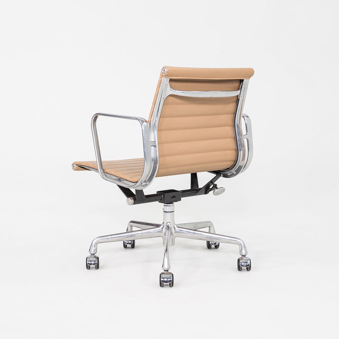 SOLD 2008 Herman Miller Eames Aluminum Group Management Desk Chair in Tan 4x Avail