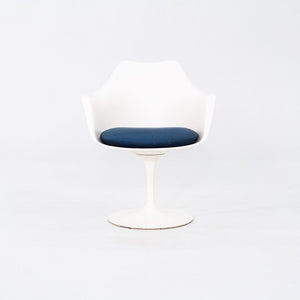 1960s Set of Six Eero Saarinen for Knoll Tulip Dining Arm and Side Chairs