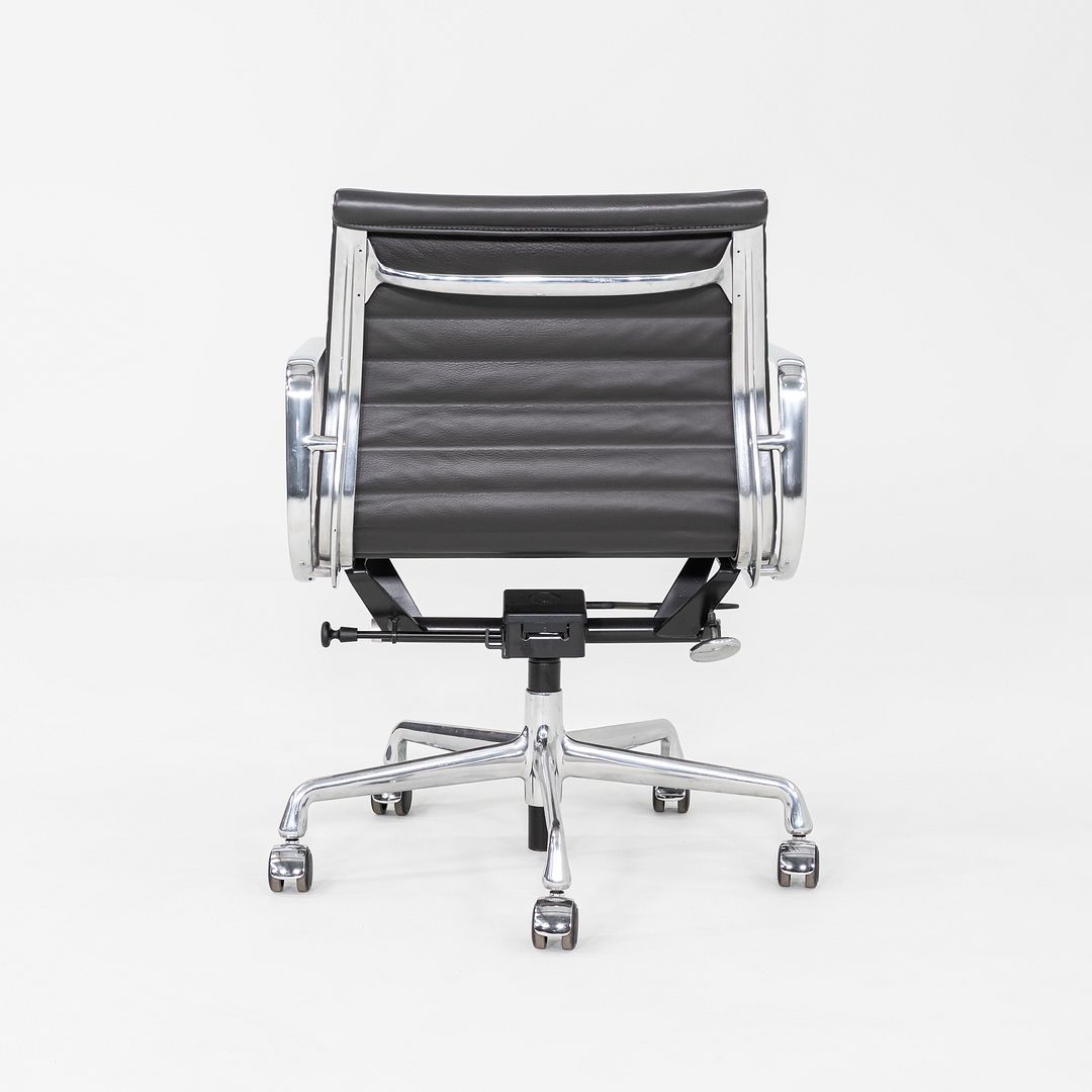 2012 Herman Miller Eames Aluminum Group Management Desk Chair in Black 10x Avail