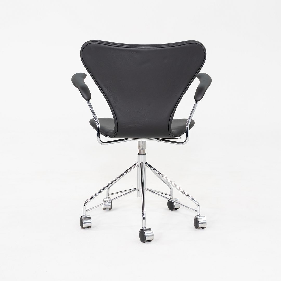 2023 Arne Jacobsen for Fritz Hansen Series 7 Desk Chair with Arms Black Leather