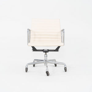 2010s Herman Miller Eames Aluminum Group Management Desk Chair in Cream Leather
