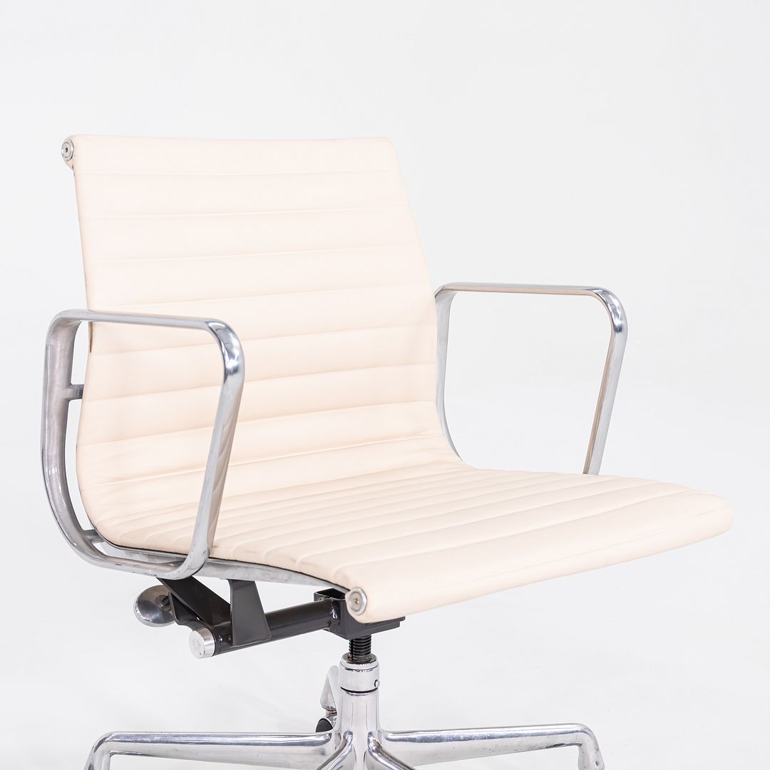 2010s Herman Miller Eames Aluminum Group Management Desk Chair in Ivory Leather