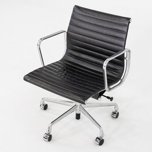 2016 Herman Miller Eames Aluminum Group Management Desk Chair in Black 7x Avail