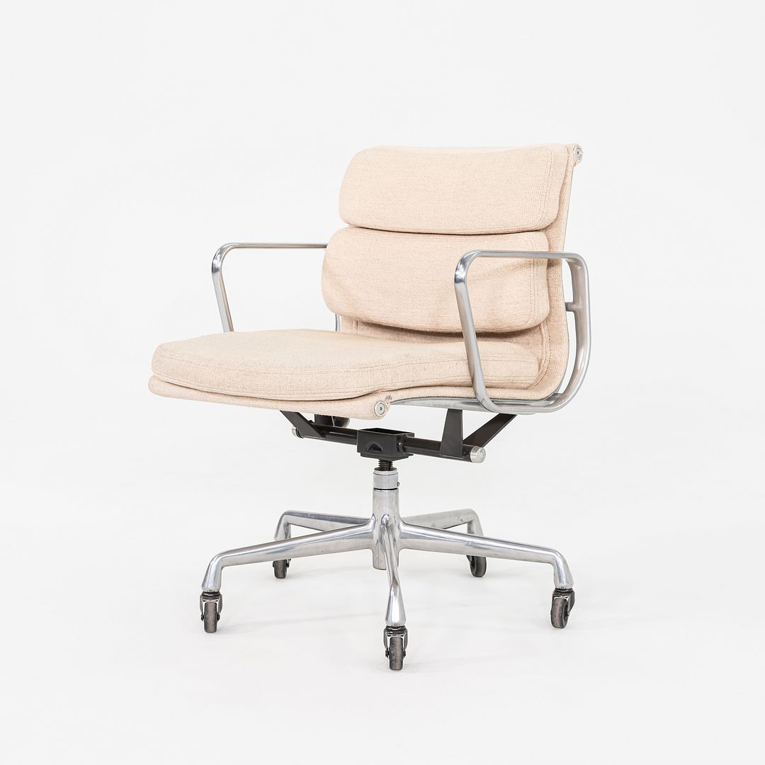 1990 Herman Miller Eames Aluminum Soft Pad Management Desk Chair in Tan Hopsack Fabric 6x Available