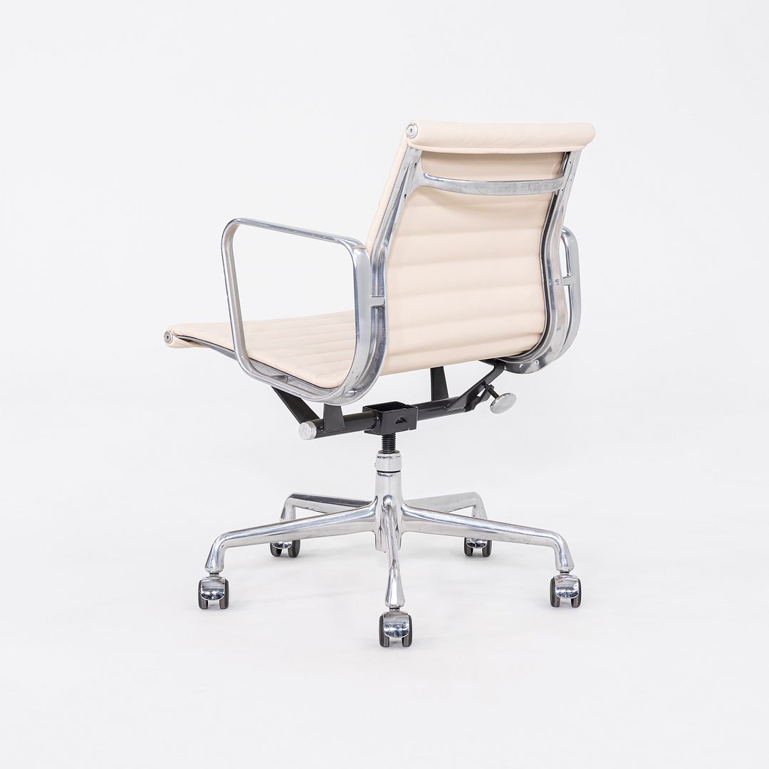 2010s Herman Miller Eames Aluminum Group Management Desk Chair in Ivory Leather