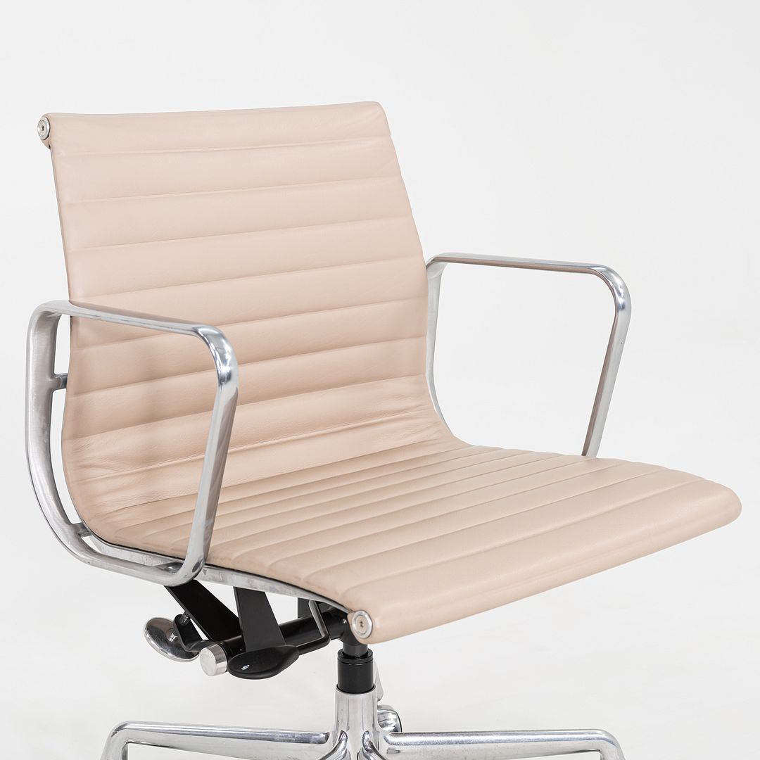 2020s Herman Miller Eames Aluminum Group Management Desk Chair in Beige Leather