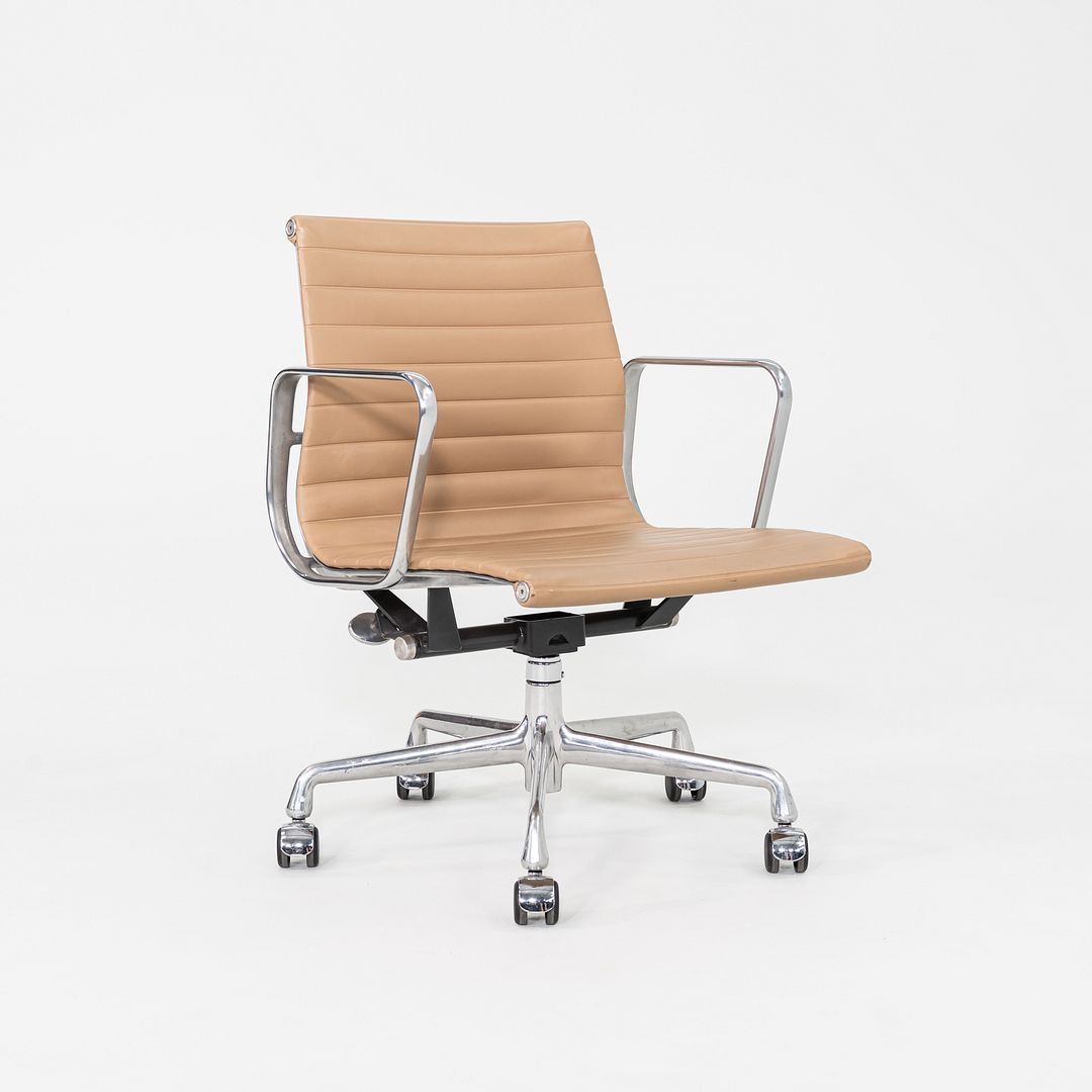 SOLD 2008 Herman Miller Eames Aluminum Group Management Desk Chair in Tan 4x Avail