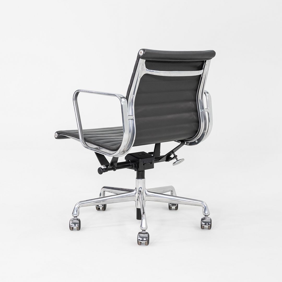 2012 Herman Miller Eames Aluminum Group Management Desk Chair in Black 10x Avail