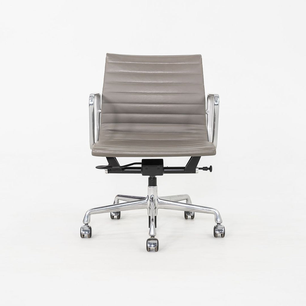 2015 Herman Miller Eames Aluminum Group Management Desk Chair in Grey Leather
