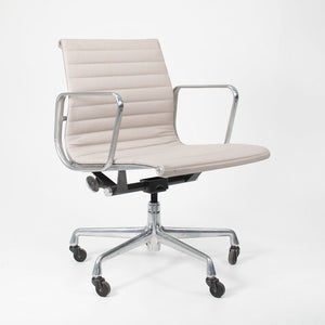 2010s Eames Aluminum Group Management Chair by Charles and Ray Eames for Herman Miller in Light Gray Leather
