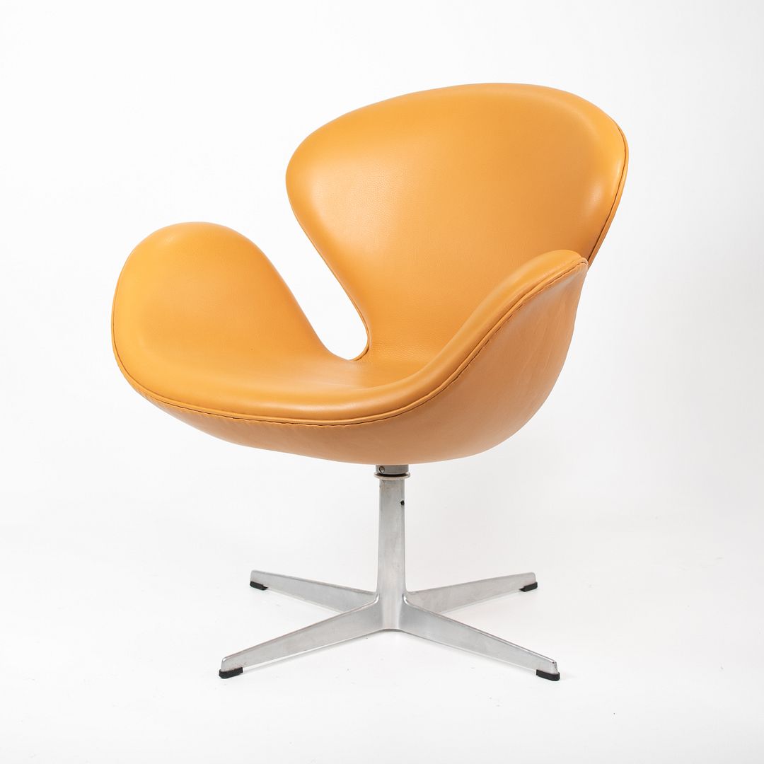 1970 Swan Chair by Arne Jacobsen for Fritz Hansen in Cognac Leather