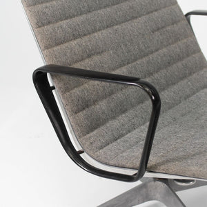 1960s Aluminum Group Lounge Chair and Ottoman by Charles and Ray Eames for Herman Miller in Gray Fabric